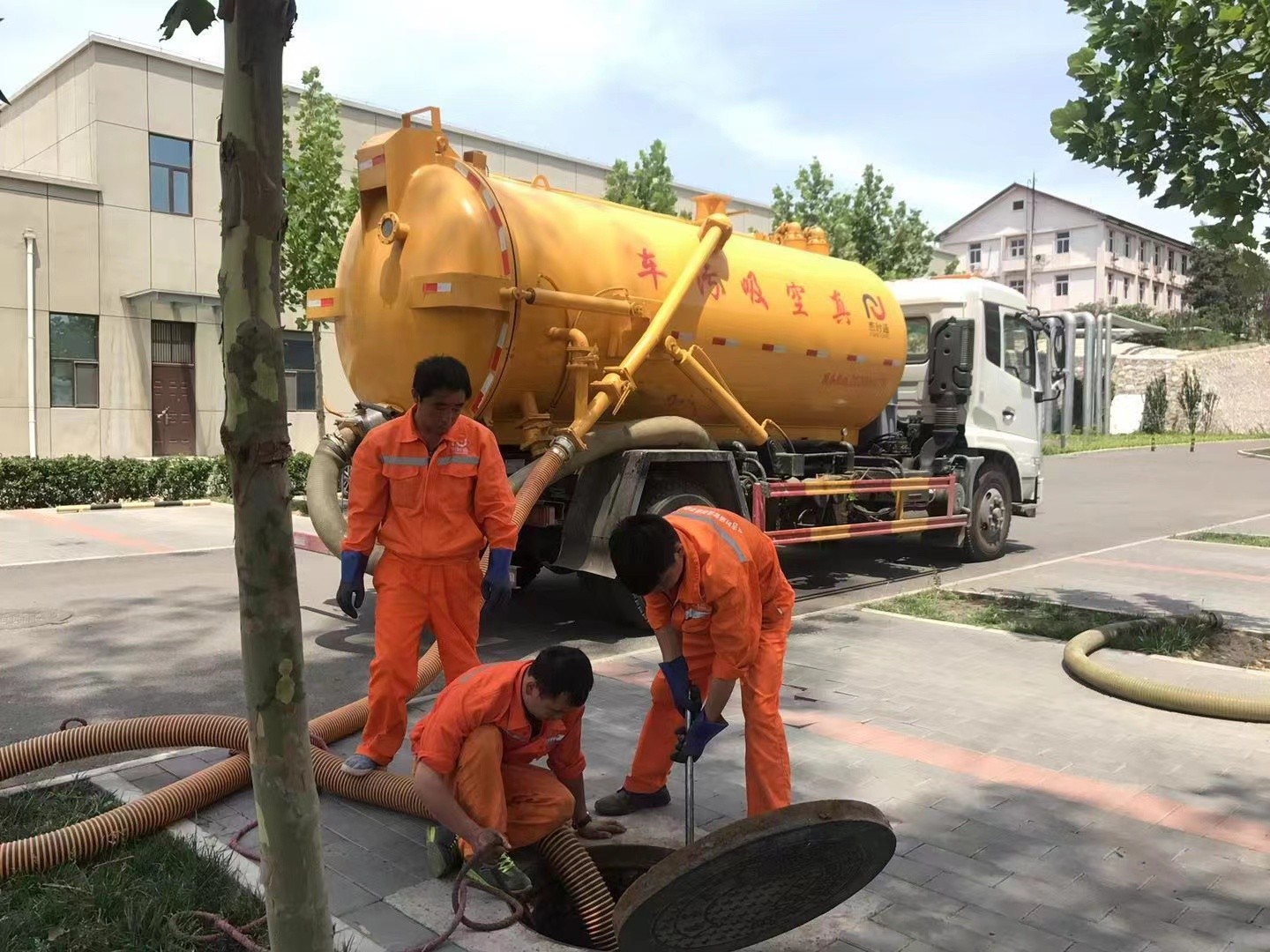 叉河镇化粪池清理与5-8吨吸粪车施工效率分析